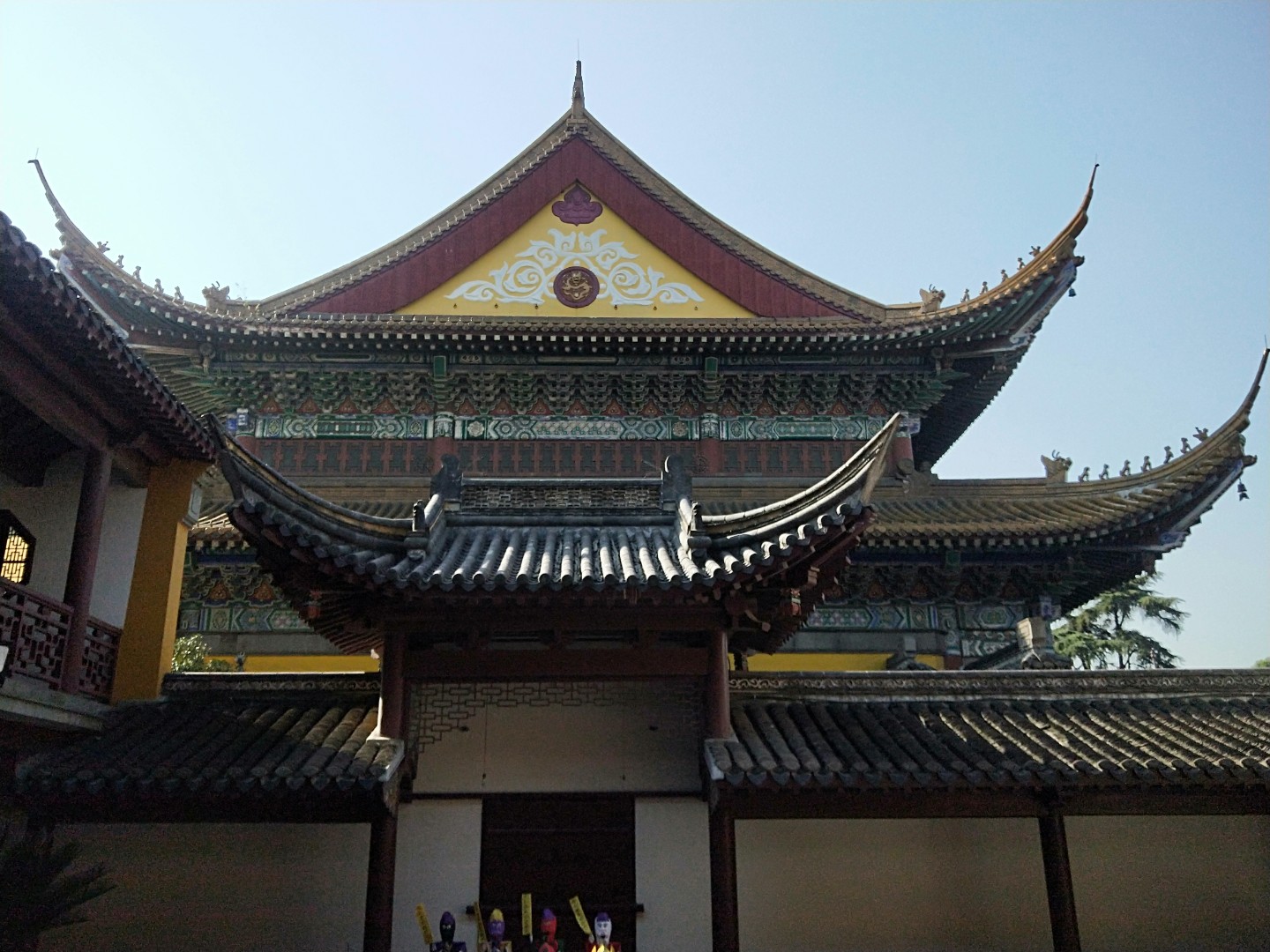 寺廟瓦鋪設(shè)要點(diǎn)，讓建筑更加美觀自然